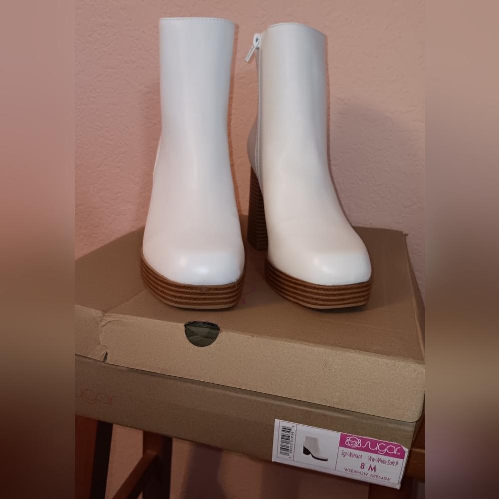 SUGAR SGR-WARRENT. 8M. CHECK OUT PICTURES FOR SCUFF MARK. Worn Once